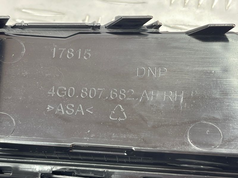 Решітка бампера 4G0807648B9B9 Audi A6