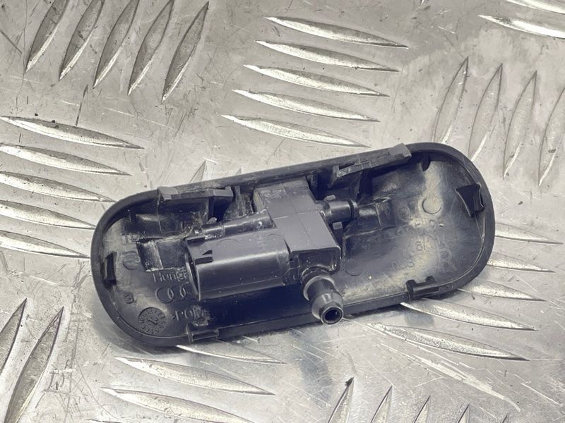 Форсунка омивача лобового скла 4M0955988B Audi Q7