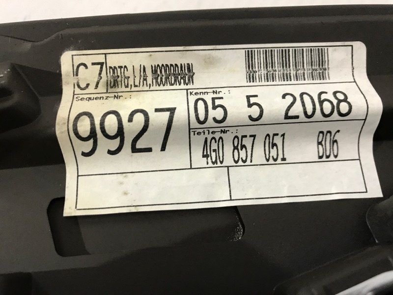 Накладка на торпедо 4G0857051BD6 Audi A6