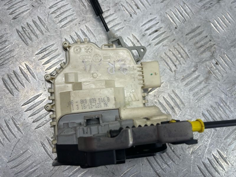 Замок двери 8K0839016D Audi A4