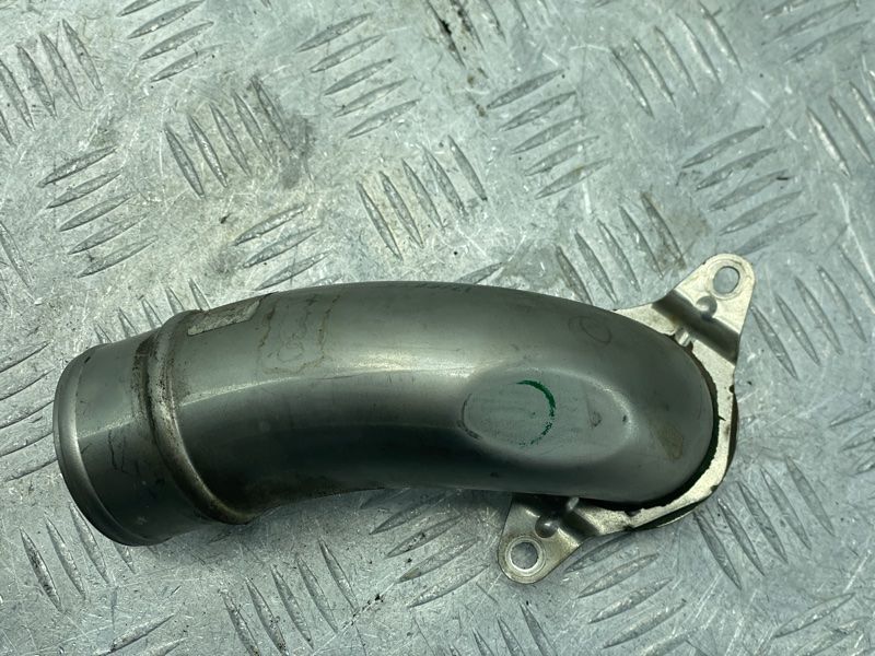 Водяна труба 079129572R Audi S6