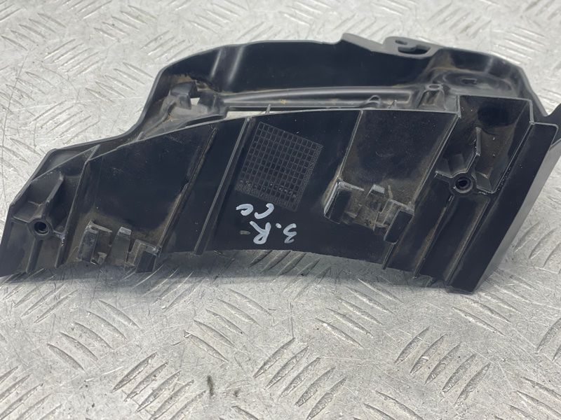Направляюча заднього бампера ліва 3C8807393D Volkswagen CC Volkswagen CC