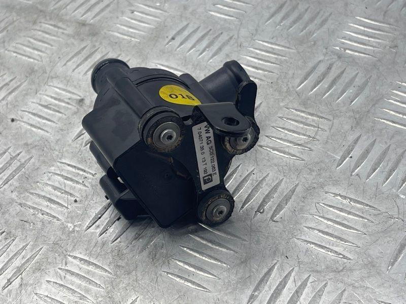 Насос системы охлаждения 5C0122063E Volkswagen Passat