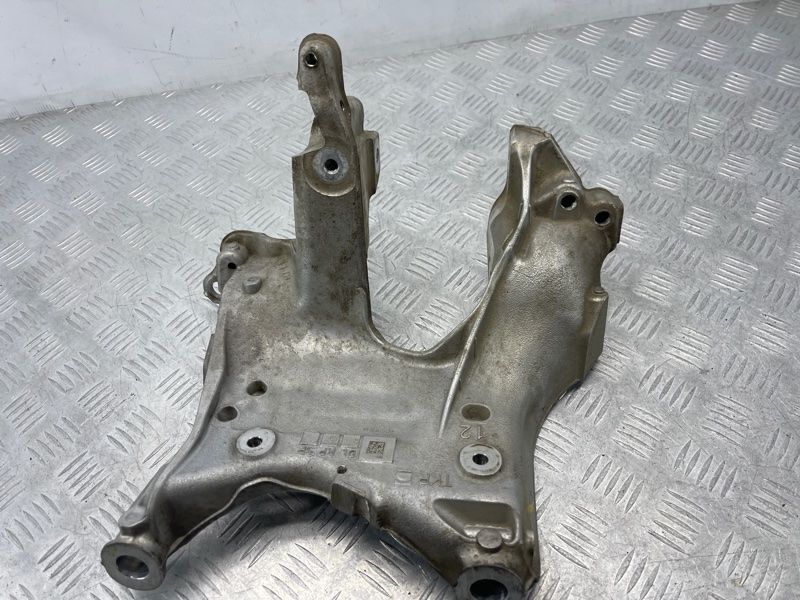 Кронштейн підрамника правий 80A399295S Audi A6 Audi A6, Audi A6 Allroad, Audi A7, Audi A8, Audi Q7, Audi Q8, Audi S6, Audi S7