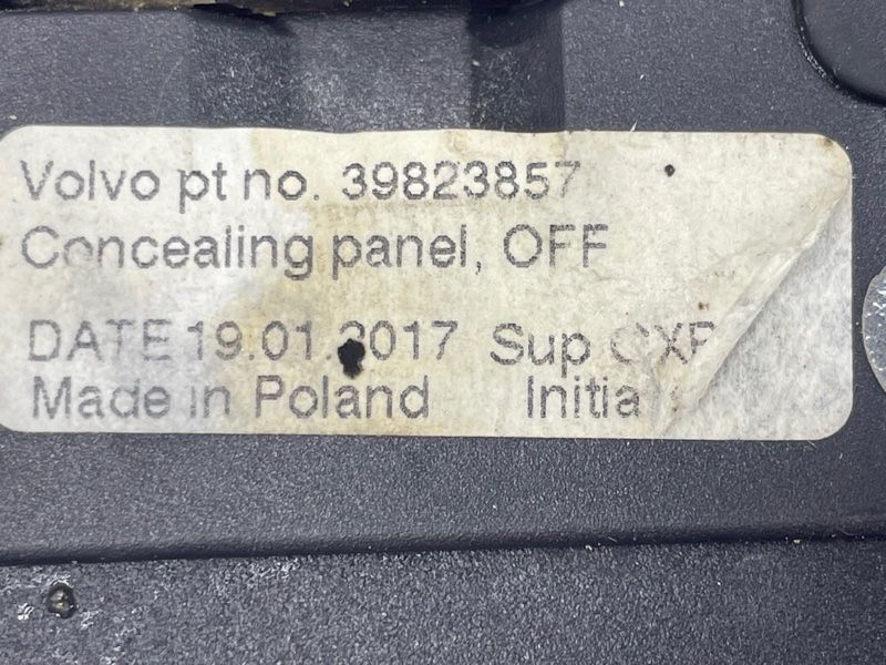 Шторка багажника 39823857 Volvo XC60