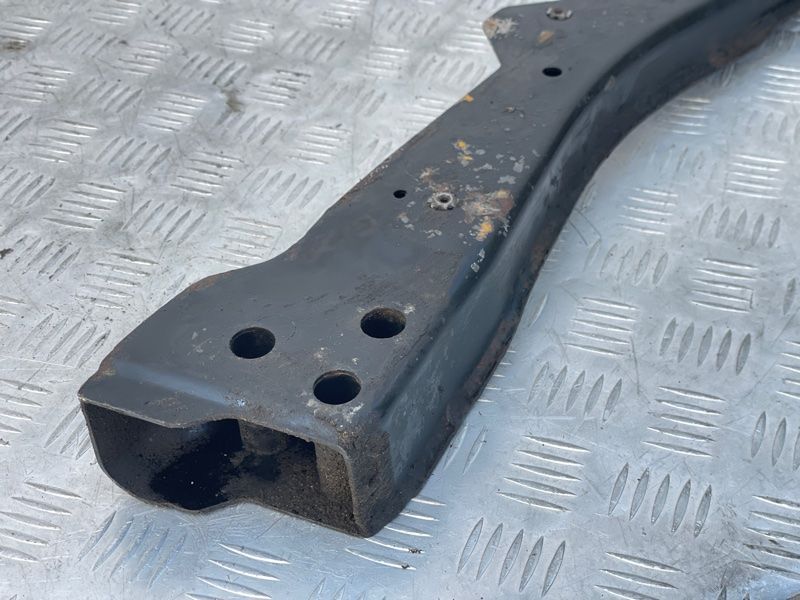Кронштейн подрамника LX6BS101D49DC Ford Escape