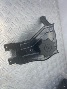 Кріплення запасного колеса 4G0802715 Audi A6