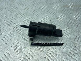 Насос омывателя стекла 1K6955651 Audi Q7 Audi A3, Audi A3 e-tron, Audi A4, Audi A4 Allroad, Audi A6, Audi A6 Allroad, Audi A7, Audi A8, Audi e-tron, Audi e-tron GT, Audi e-tron S, Audi Q3, Audi Q4 e-tron, Audi Q5, Audi Q7, Audi Q8, Audi Q8 e-tron, Audi RS3, Audi RS6 Avant, Audi RS7, Audi RS e-tron GT, Audi RS Q8, Audi S3, Audi S4, Audi S6, Audi S7, Audi S8, Audi SQ5, Audi SQ7, Audi SQ8, Audi SQ8 e-tron, Volkswagen Atlas, Volkswagen Atlas Cross Sport, Volkswagen e-Golf, Volkswagen Golf, Volkswagen Golf Alltrack, Volkswagen Golf R, Volkswagen Golf SportWagen, Volkswagen GTI, Volkswagen ID.4, Volkswagen Jetta, Volkswagen Passat, Volkswagen R32, Volkswagen Rabbit, Volkswagen Taos, Volkswagen Tiguan, Volkswagen Tiguan Limited, Volkswagen Touareg