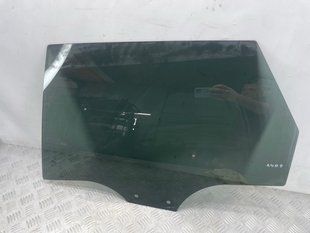 Стекло двери 8W5845205 Audi A4