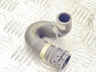 Патрубок системи охолодження 4M0819342Q Audi Q7