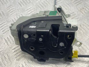 Замок передней двери 8J1837015F Audi Q7