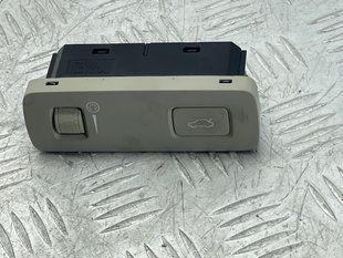 Кнопка открывания крышки багажника 31394548 Volvo XC90