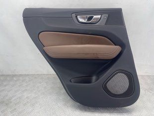 Карта / Обшивка двери Volvo XC60