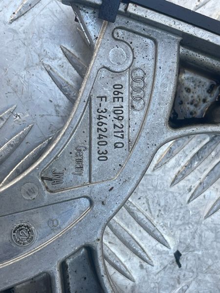 Натягувач ланцюга грм Audi S8