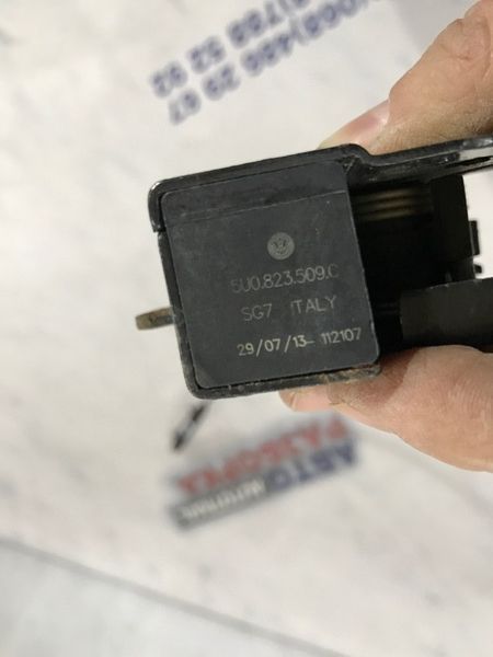 Замок капота 5U0823509C Volkswagen Beetle