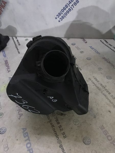 Корпус повітряного фільтра 4H0133824L Audi A8