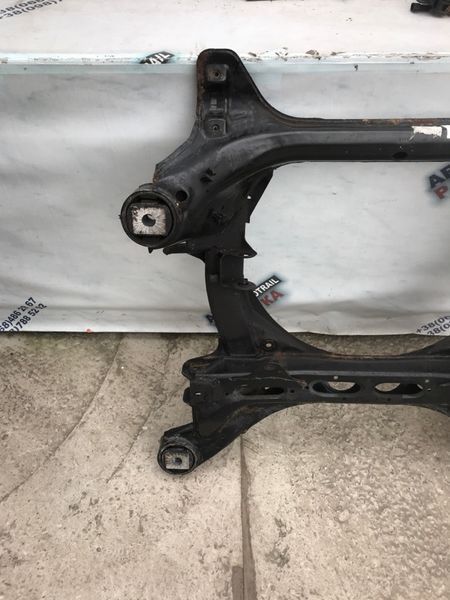 Підрамник передній 7L0400025 Audi Q7
