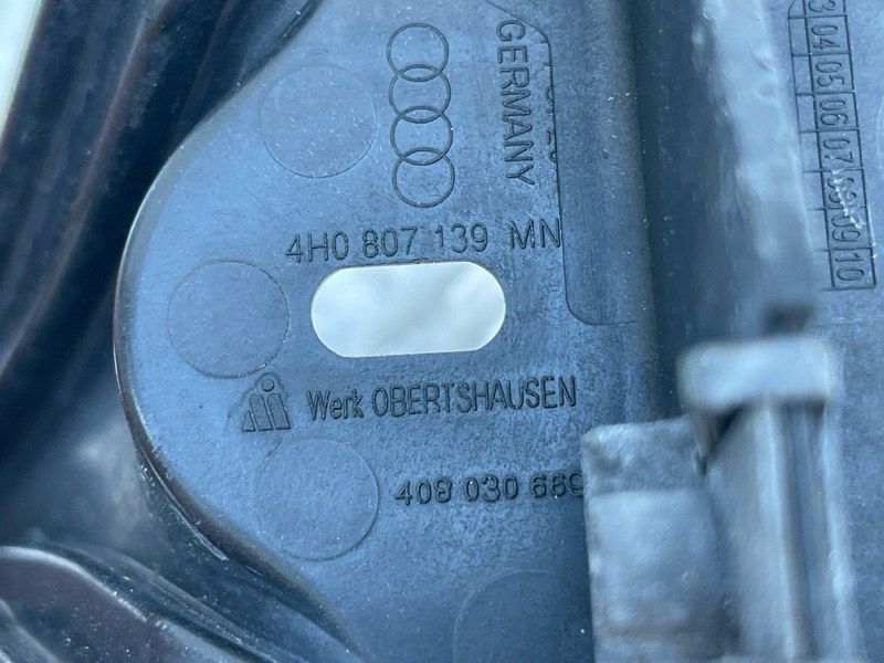 Кронштейн переднього бампера 4H0807139MN Audi S8