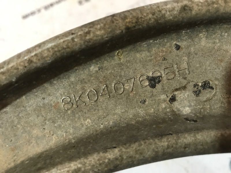 Рычаг передней подвески поперечный нижний 8K0407695H Audi A4 Allroad