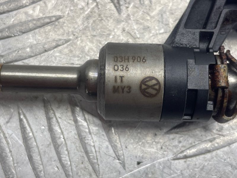 Паливна форсунка 03H906036 Volkswagen Touareg