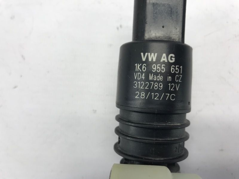 Насос омывателя стекла 1K6955651 Audi Touareg Audi A3, Audi A3 e-tron, Audi A4, Audi A4 Allroad, Audi A6, Audi A6 Allroad, Audi A7, Audi A8, Audi e-tron, Audi e-tron GT, Audi e-tron S, Audi Q3, Audi Q4 e-tron, Audi Q5, Audi Q7, Audi Q8, Audi Q8 e-tron, Audi RS3, Audi RS6 Avant, Audi RS7, Audi RS e-tron GT, Audi RS Q8, Audi S3, Audi S4, Audi S6, Audi S7, Audi S8, Audi SQ5, Audi SQ7, Audi SQ8, Audi SQ8 e-tron, Volkswagen Atlas, Volkswagen Atlas Cross Sport, Volkswagen e-Golf, Volkswagen Golf, Volkswagen Golf Alltrack, Volkswagen Golf R, Volkswagen Golf SportWagen, Volkswagen GTI, Volkswagen ID.4, Volkswagen Jetta, Volkswagen Passat, Volkswagen R32, Volkswagen Rabbit, Volkswagen Taos, Volkswagen Tiguan, Volkswagen Tiguan Limited, Volkswagen Touareg