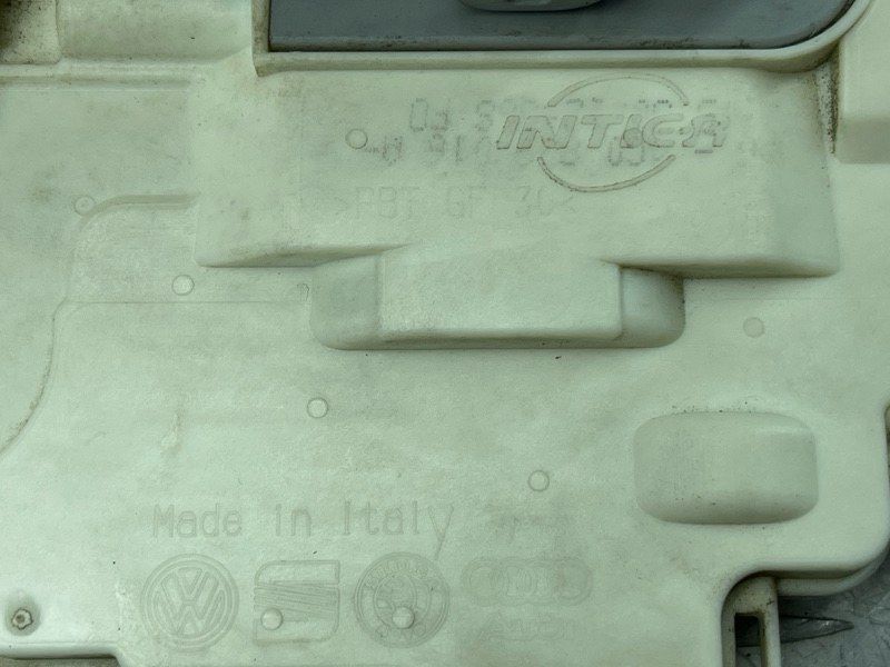 Замок дверей 4G0839016A Volkswagen Touareg