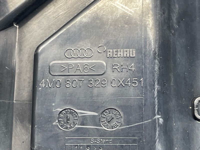 Кронштейн заднього бампера 4M0807329 Audi Q7