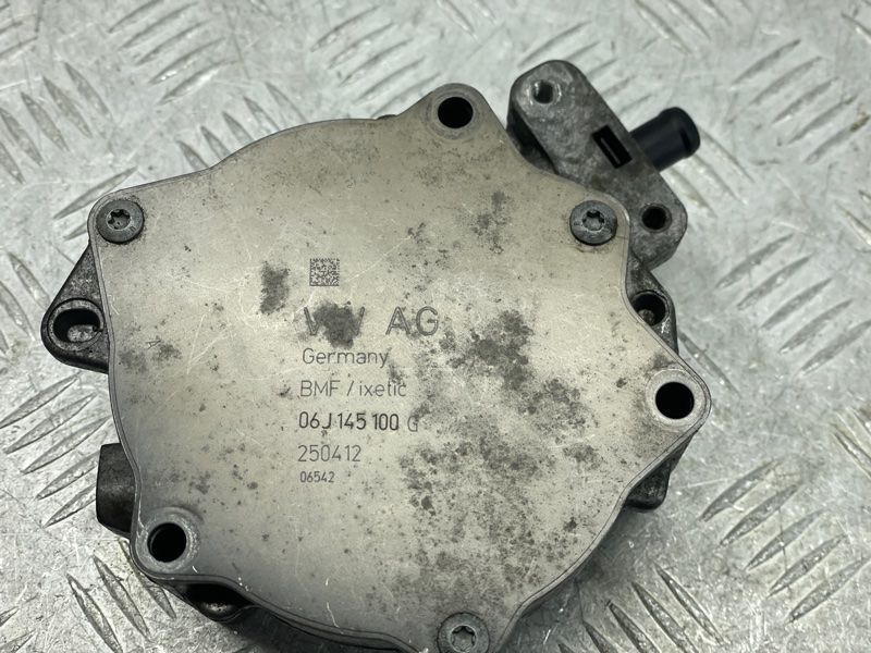 Вакуумный насос 06J145100G Audi A4