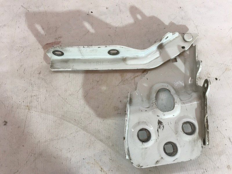 Петля капота 7P6823302 Volkswagen Touareg