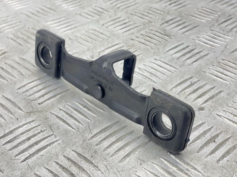 Запорная скоба крышки багажника 8V0827507F Volkswagen Tiguan