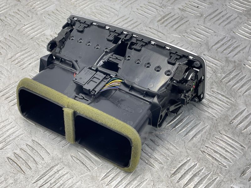 Дефлектор повітропроводу 4M0819203R6PS Audi Q7