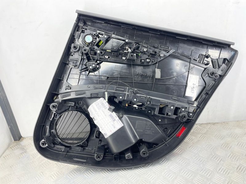 Обшивка дверей 8W0867303DWFA Audi A4 Allroad