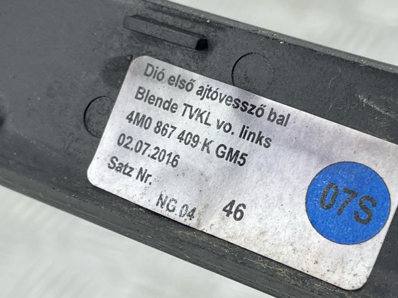 Декоративна вставка дверей 4M0867409KGM5 Audi Q7