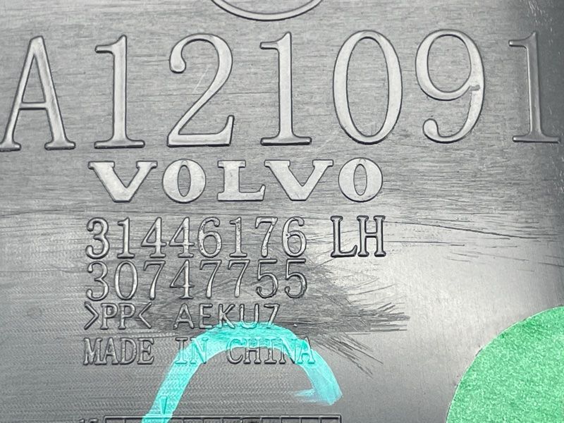 Обшивка дверей Volvo XC60