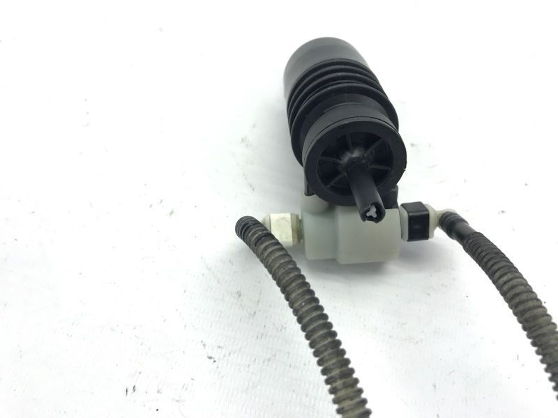 Насос омывателя стекла 1K6955651 Audi Touareg Audi A3, Audi A3 e-tron, Audi A4, Audi A4 Allroad, Audi A6, Audi A6 Allroad, Audi A7, Audi A8, Audi e-tron, Audi e-tron GT, Audi e-tron S, Audi Q3, Audi Q4 e-tron, Audi Q5, Audi Q7, Audi Q8, Audi Q8 e-tron, Audi RS3, Audi RS6 Avant, Audi RS7, Audi RS e-tron GT, Audi RS Q8, Audi S3, Audi S4, Audi S6, Audi S7, Audi S8, Audi SQ5, Audi SQ7, Audi SQ8, Audi SQ8 e-tron, Volkswagen Atlas, Volkswagen Atlas Cross Sport, Volkswagen e-Golf, Volkswagen Golf, Volkswagen Golf Alltrack, Volkswagen Golf R, Volkswagen Golf SportWagen, Volkswagen GTI, Volkswagen ID.4, Volkswagen Jetta, Volkswagen Passat, Volkswagen R32, Volkswagen Rabbit, Volkswagen Taos, Volkswagen Tiguan, Volkswagen Tiguan Limited, Volkswagen Touareg