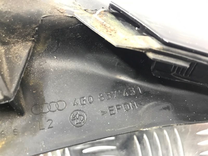 Молдинг дверей 4G0837431 Audi A6