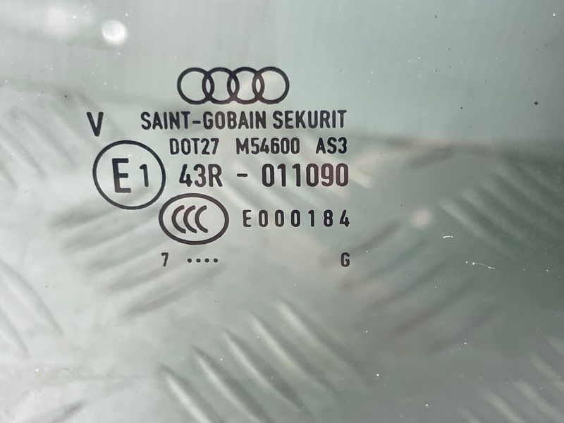 Скло дверей 8W5845205 Audi A4