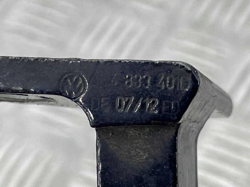 Петля двери верхняя 3C4833401D Volkswagen CC