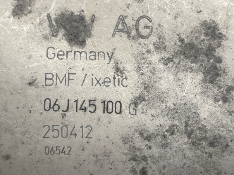 Вакуумный насос 06J145100G Audi A4