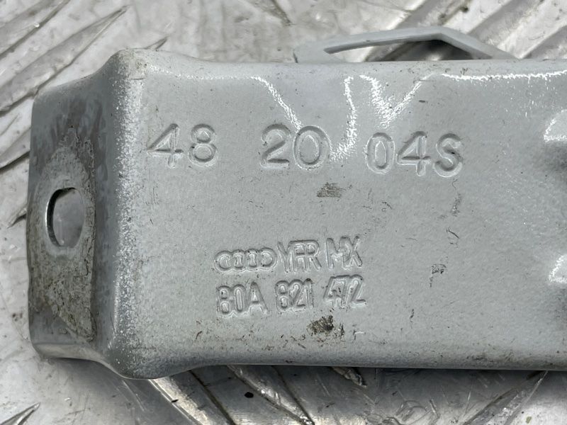 Кронштейн 80A821472 Audi Q5