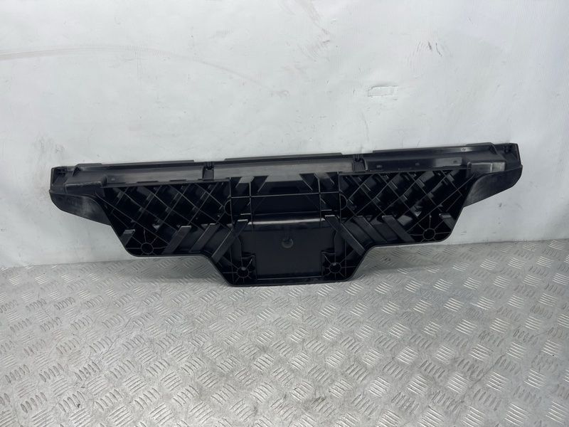 Кронштейн заднього бампера 4M0807329 Audi Q7