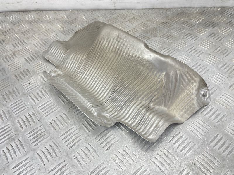 Теплозащитный экран 8W0804174A Audi A4