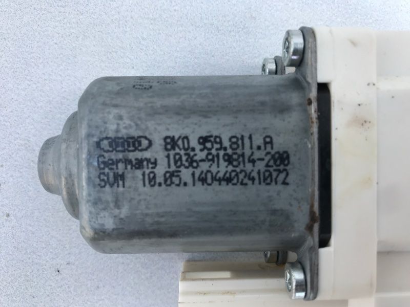 Електродвигун склопідйомника задній лівий 8K0959811A Audi Touareg Audi A4, Audi A4 Allroad, Audi A6, Audi Q3, Audi Q5, Audi S4, Audi S6, Audi SQ5, Porsche Cayenne, Volkswagen Touareg