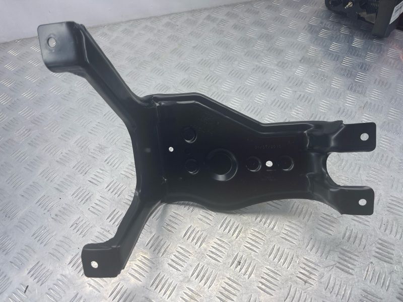 Крепление запасного колеса 4G0802715 Audi A6
