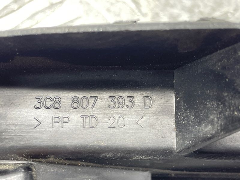 Направляюча заднього бампера ліва 3C8807393D Volkswagen CC Volkswagen CC