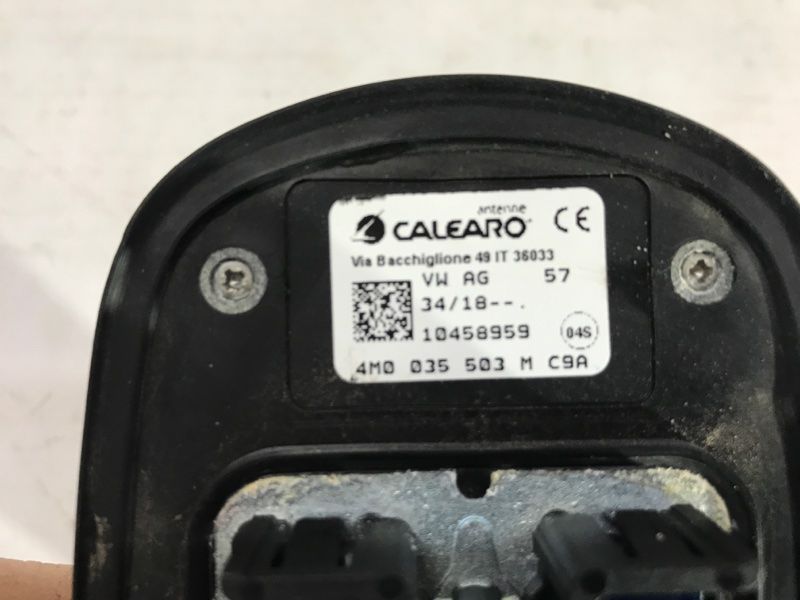 Антенна на крышу 4M0035503M Audi Q7 Audi Q5 PHEV, Audi A4, Audi A4 Allroad, Audi A5, Audi A5 Sportback, Audi Q3, Audi Q5, Audi Q7, Audi RS5, Audi RS5 Sportback, Audi S4, Audi S5, Audi S5 Sportback, Audi SQ5