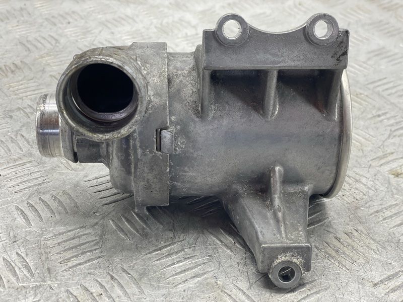 Насос охлаждающей жидкости 31368715 Volvo XC90 Volvo S60, Volvo S60 Cross Country, Volvo S80, Volvo S90, Volvo V60, Volvo V60 Cross Country, Volvo V90, Volvo V90 Cross Country, Volvo XC40, Volvo XC60, Volvo XC70, Volvo XC90