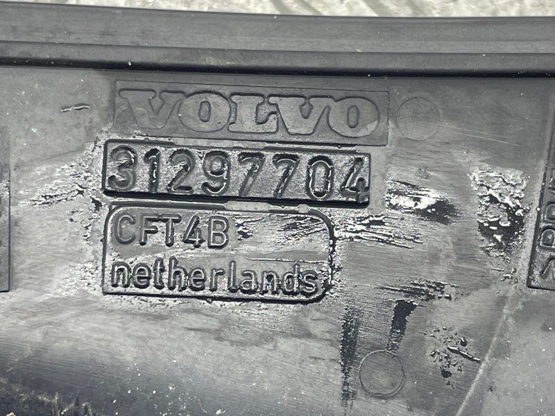 Ущільнювач крила 31297704 Volvo XC60