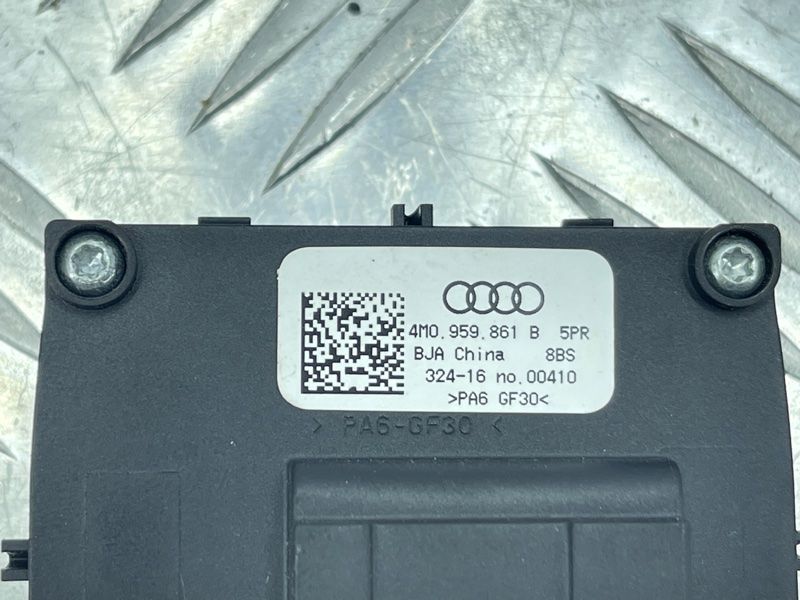 Клавиша разблокировки спинки сиденья Audi Q7