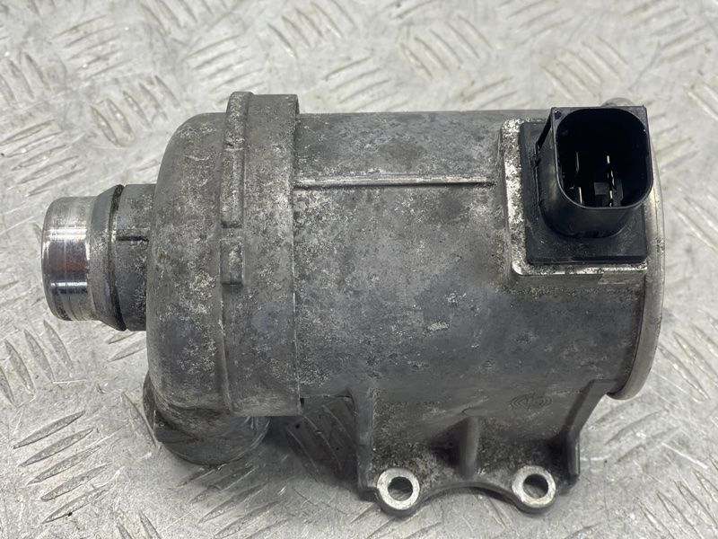 Насос охлаждающей жидкости 31368715 Volvo XC90 Volvo S60, Volvo S60 Cross Country, Volvo S80, Volvo S90, Volvo V60, Volvo V60 Cross Country, Volvo V90, Volvo V90 Cross Country, Volvo XC40, Volvo XC60, Volvo XC70, Volvo XC90